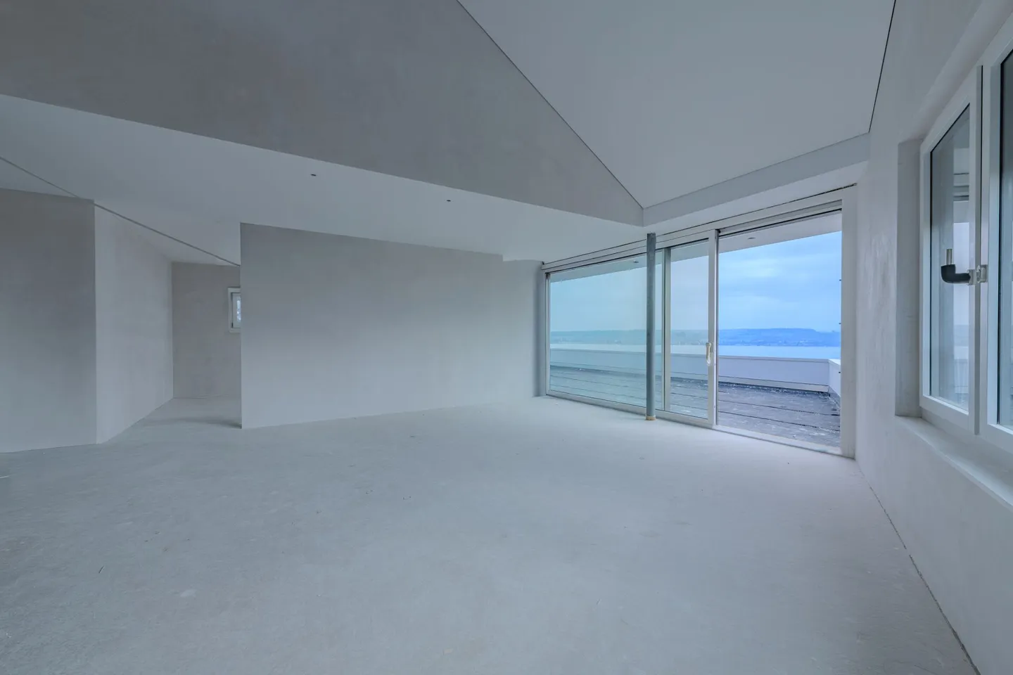 LARGE REAL ESTATE - Exclusive 4.5-room maisonette apartment in Lugnorre - Photo 6 of 14