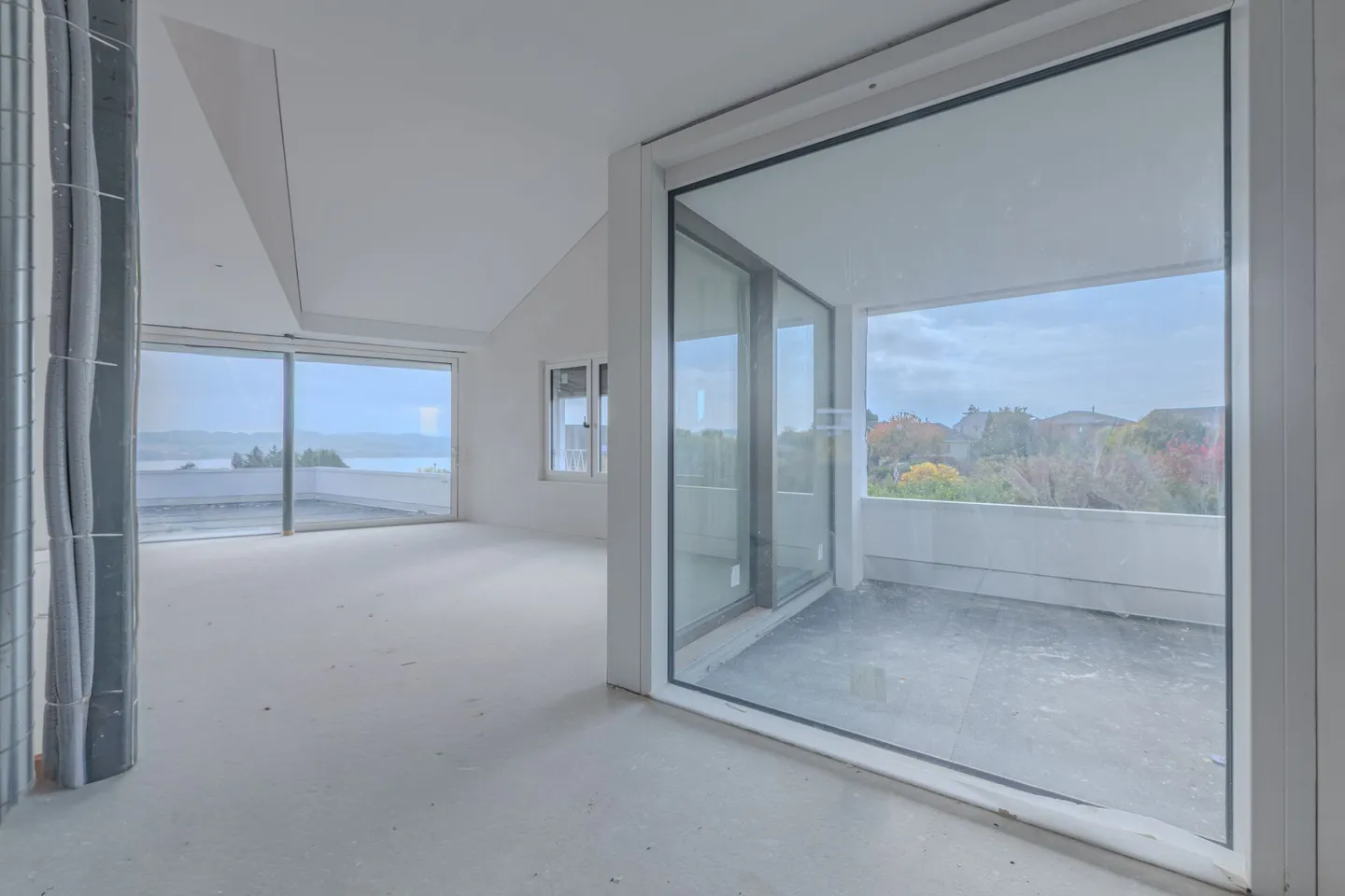 LARGE REAL ESTATE - Exclusive 4.5-room maisonette apartment in Lugnorre - Photo 7 of 14
