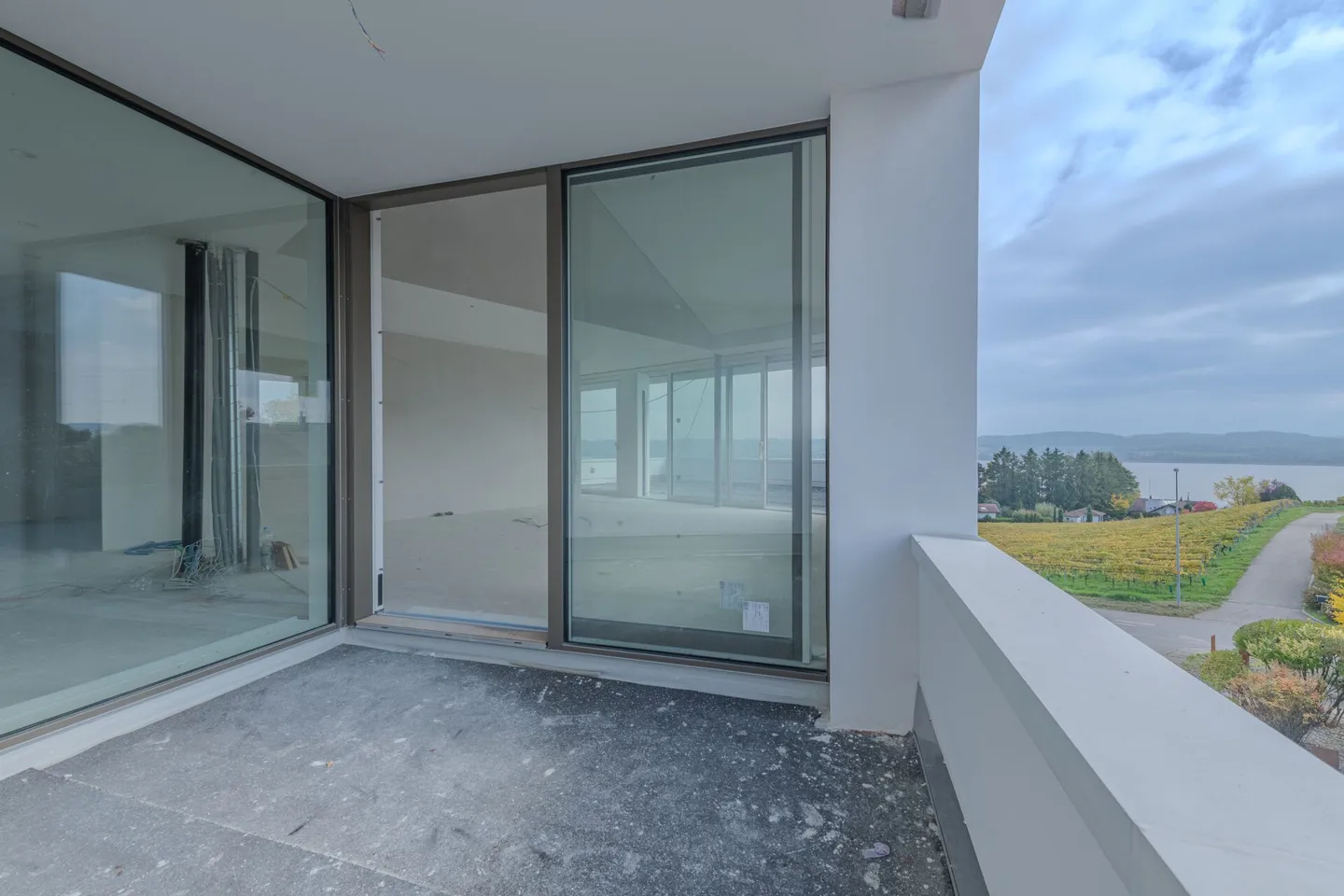 LARGE REAL ESTATE - Exclusive 4.5-room maisonette apartment in Lugnorre - Photo 8 of 14