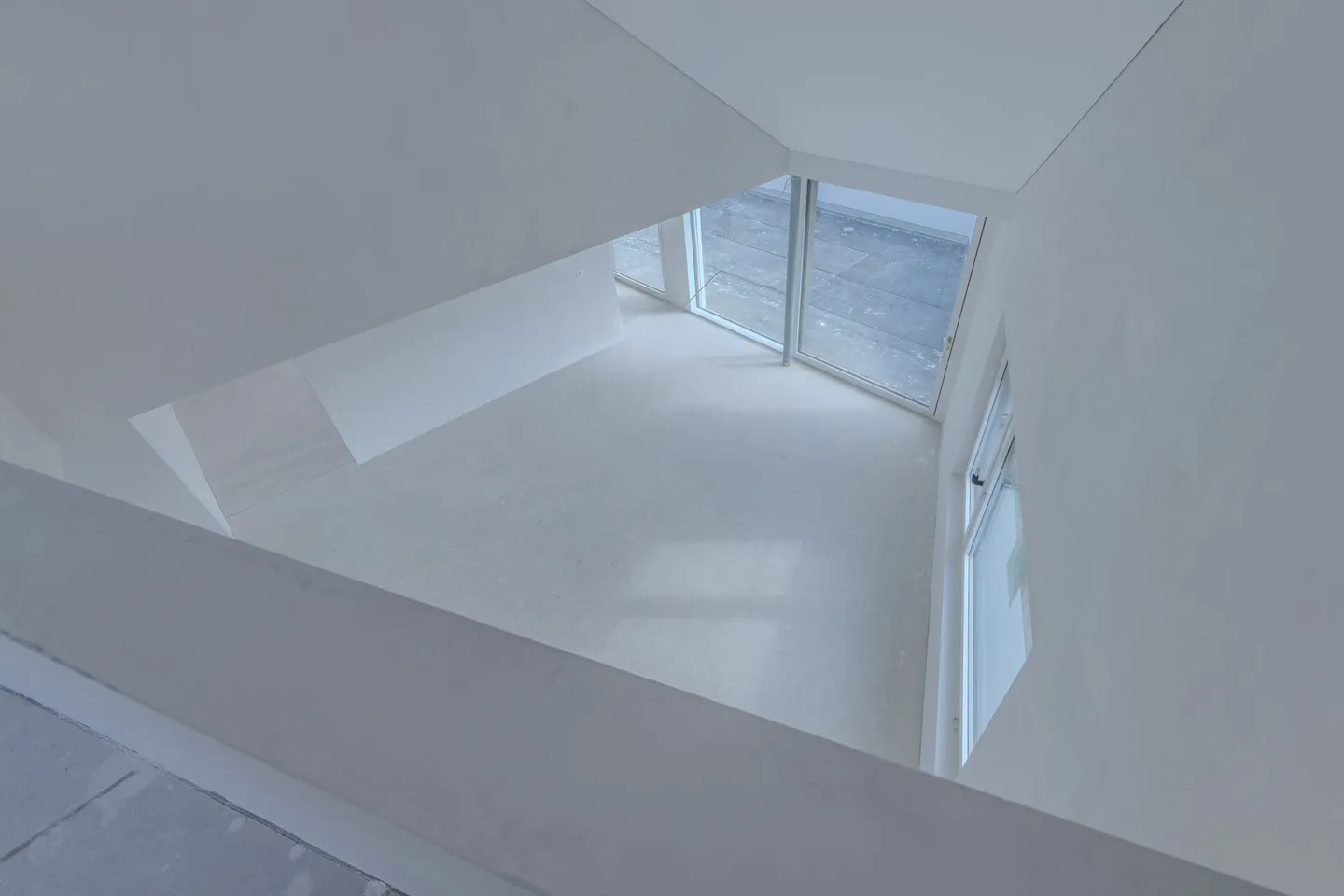 LARGE REAL ESTATE - Exclusive 4.5-room maisonette apartment in Lugnorre - Photo 10 of 14