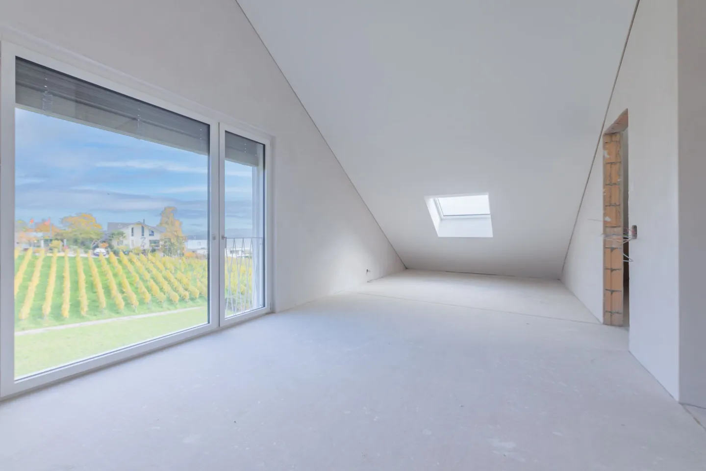 LARGE REAL ESTATE - Exclusive 4.5-room maisonette apartment in Lugnorre - Photo 12 of 14