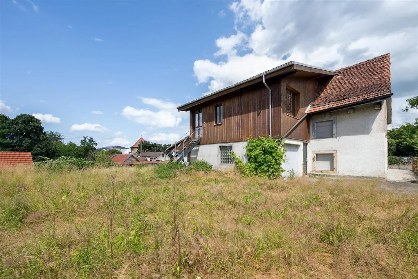 Bâtiment à rénover au centre du village. - Photo 7 sur 12