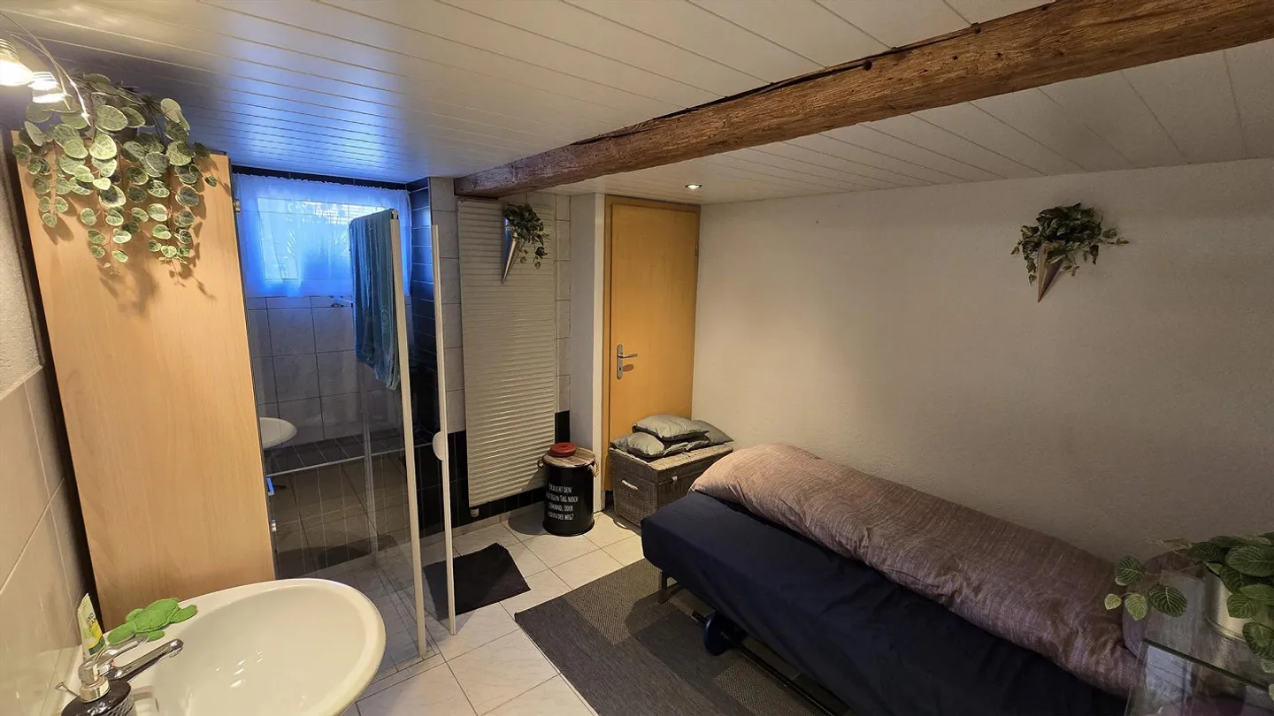 Maison individuelle de 5 pièces – Vivre au cœur du village de Bönigen - Photo 18 sur 21