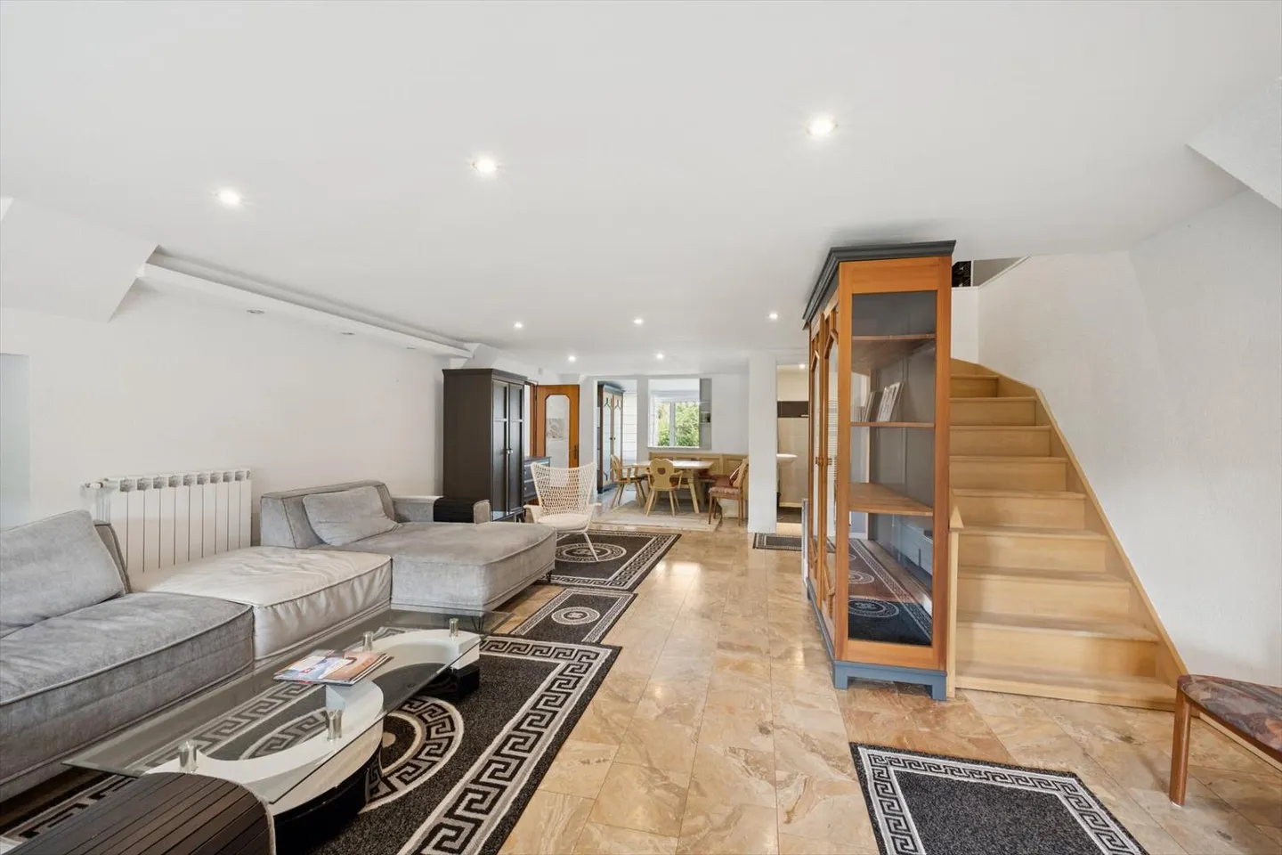 Bâtiment à rénover au centre du village. - Photo 10 sur 12