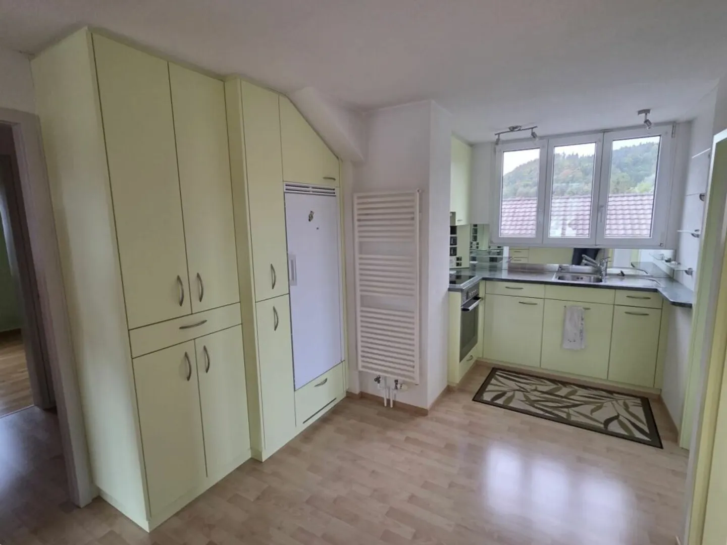 Charming 4-Room Apartment - Photo 5 of 10