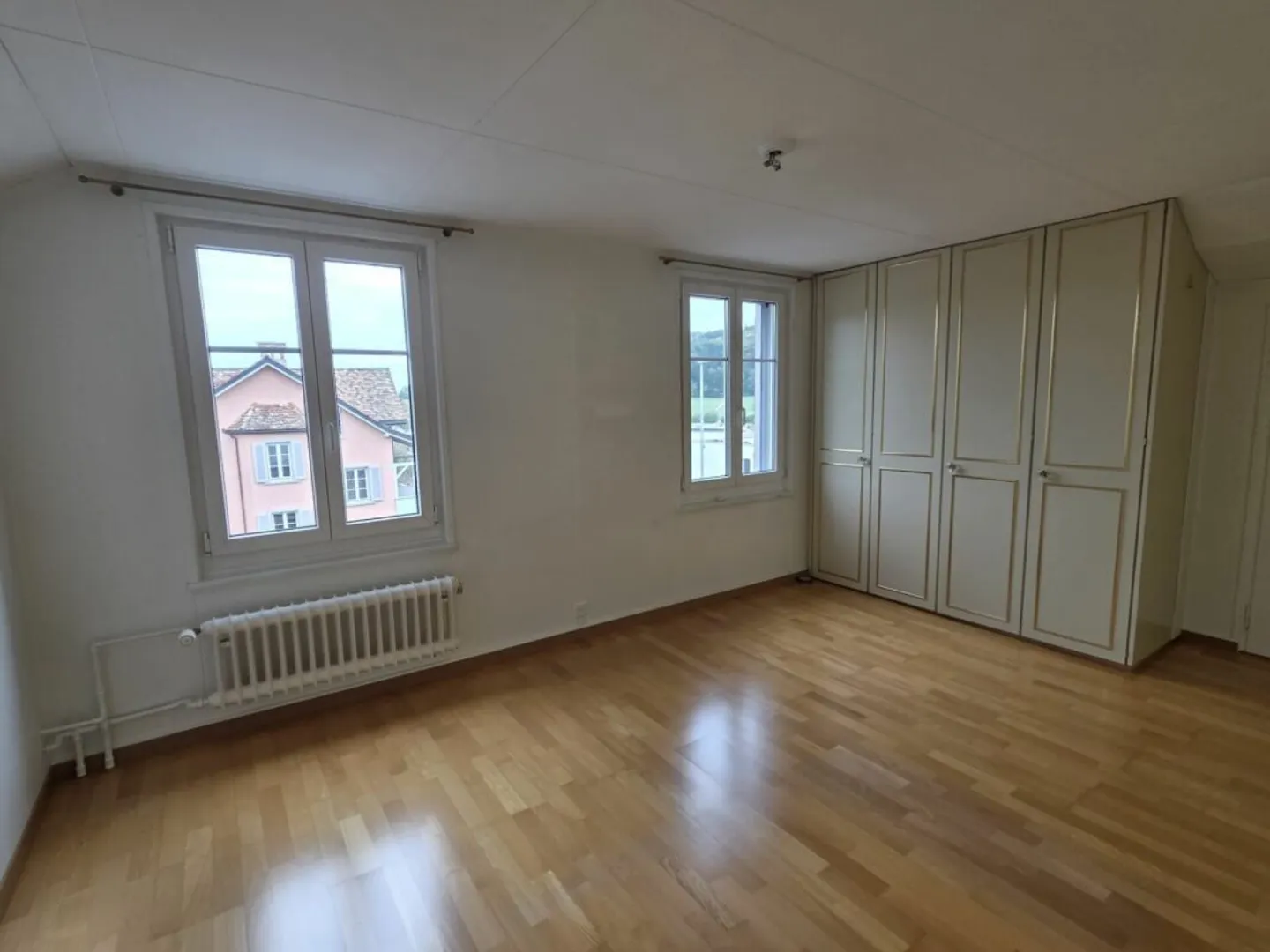 Charming 4-Room Apartment - Photo 8 of 10