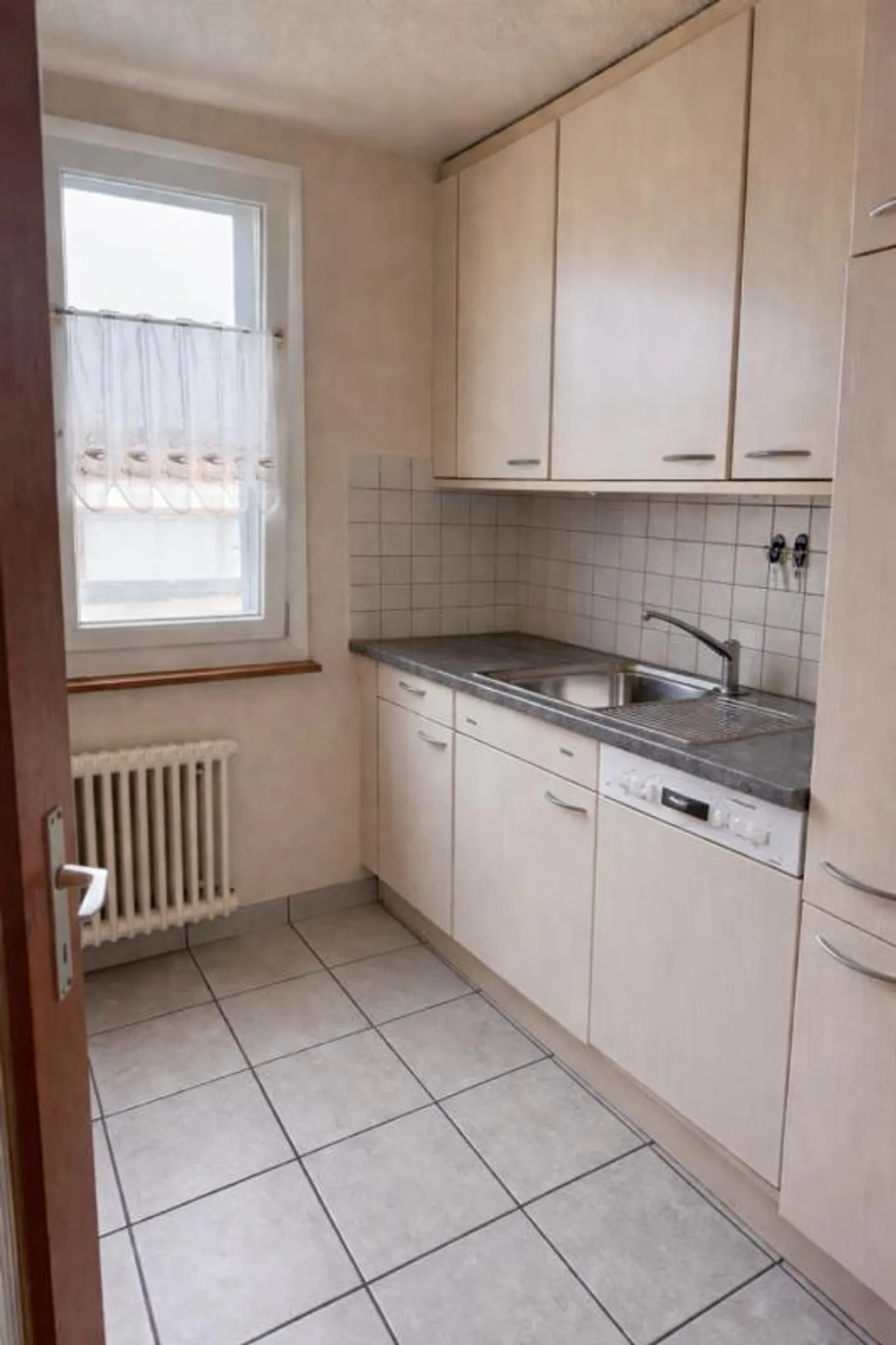 Appartement 2.5 pièces abordable cherche nouveaux locataires - Photo 2 sur 6