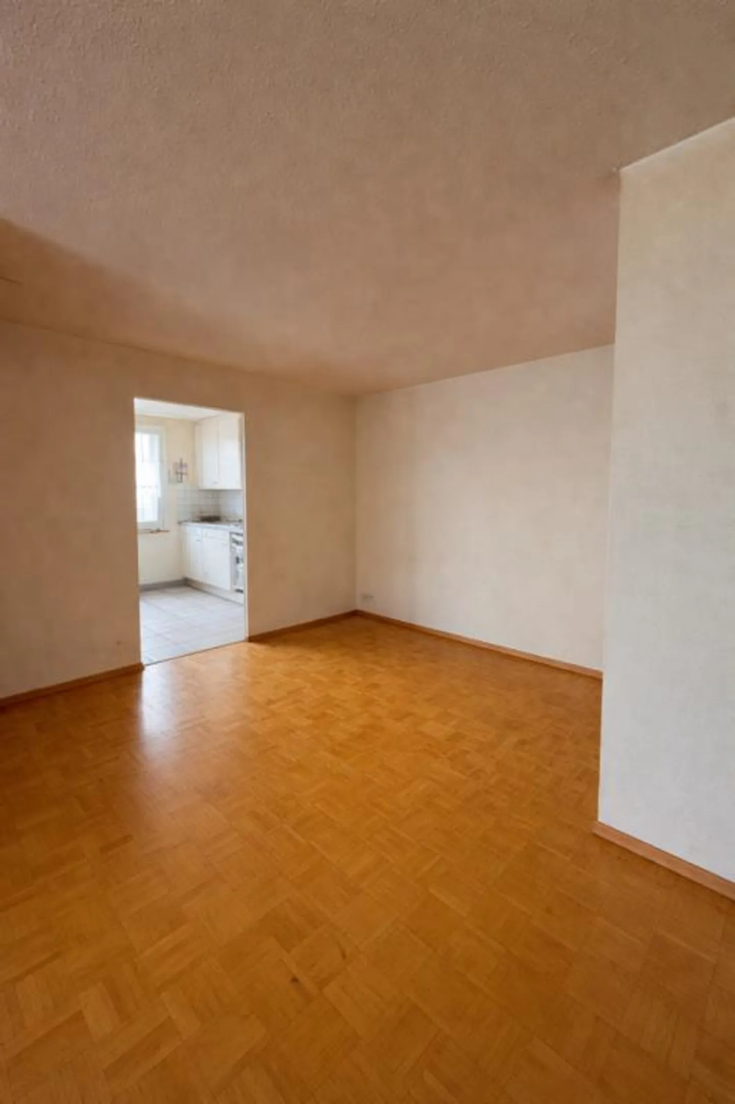 Appartement 2.5 pièces abordable cherche nouveaux locataires - Photo 3 sur 6