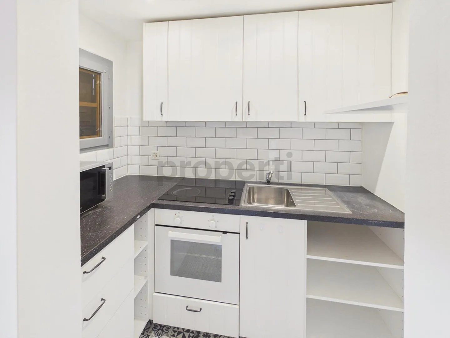Fascino autentico del legno, finiture moderne e terrazza ai margini del verde - Foto 6 di 12