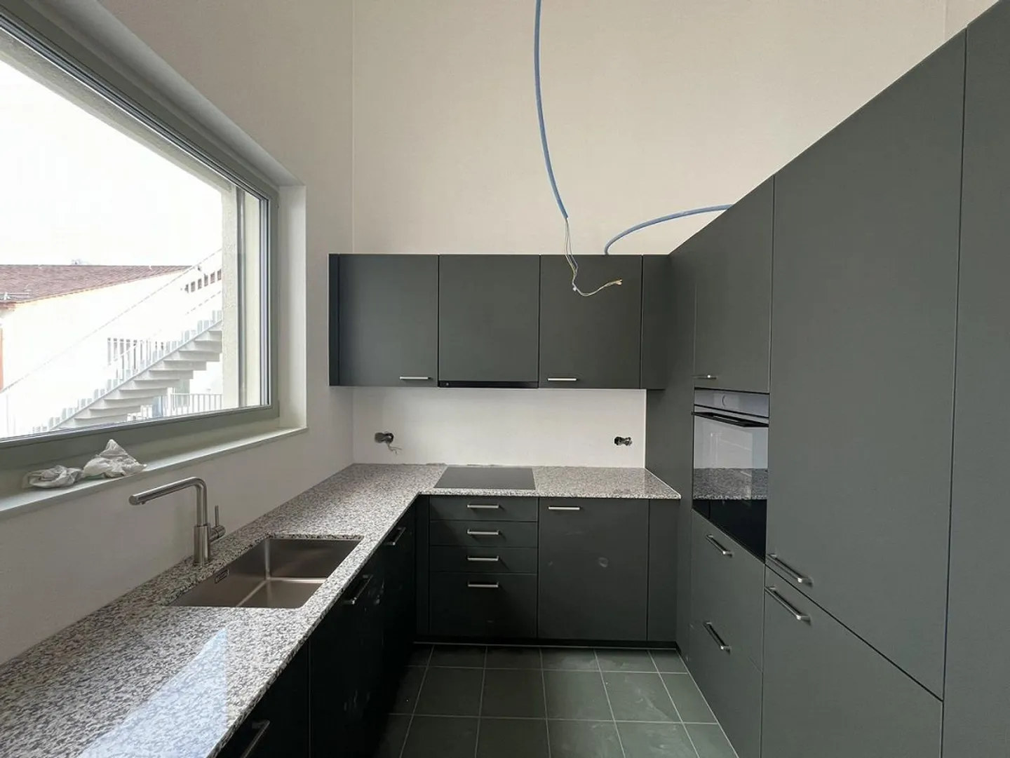 LOFT exclusif de 3.5 pièces qui inspire - en plein cœur de la vieille ville! - Photo 4 sur 12