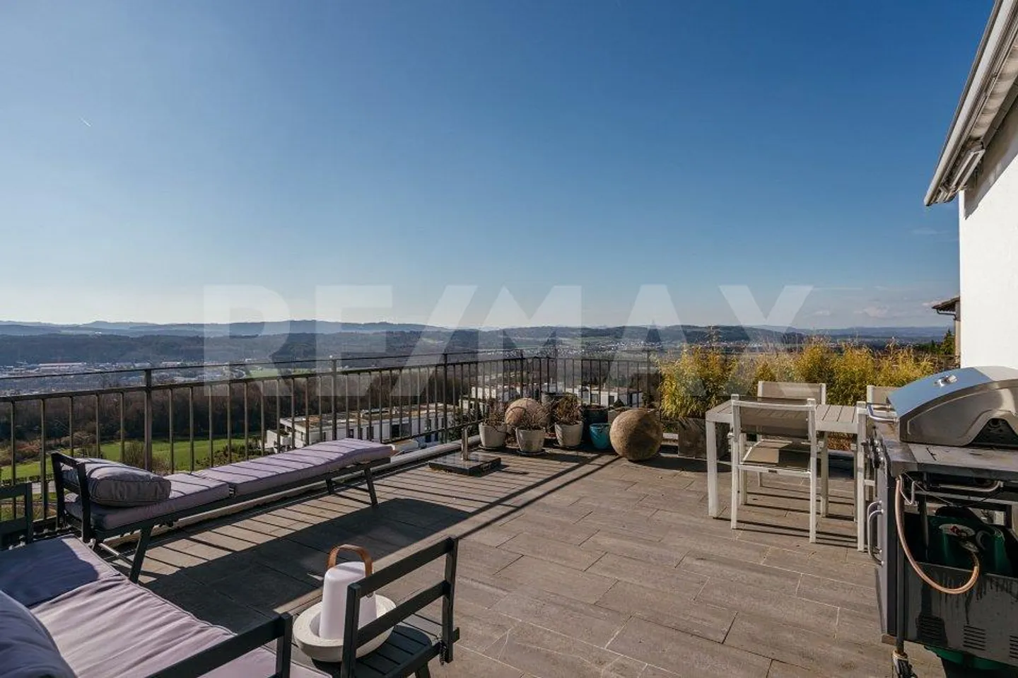 Sole e vista panoramica: Casa unifamiliare con appartamento separato - Foto 1 di 13