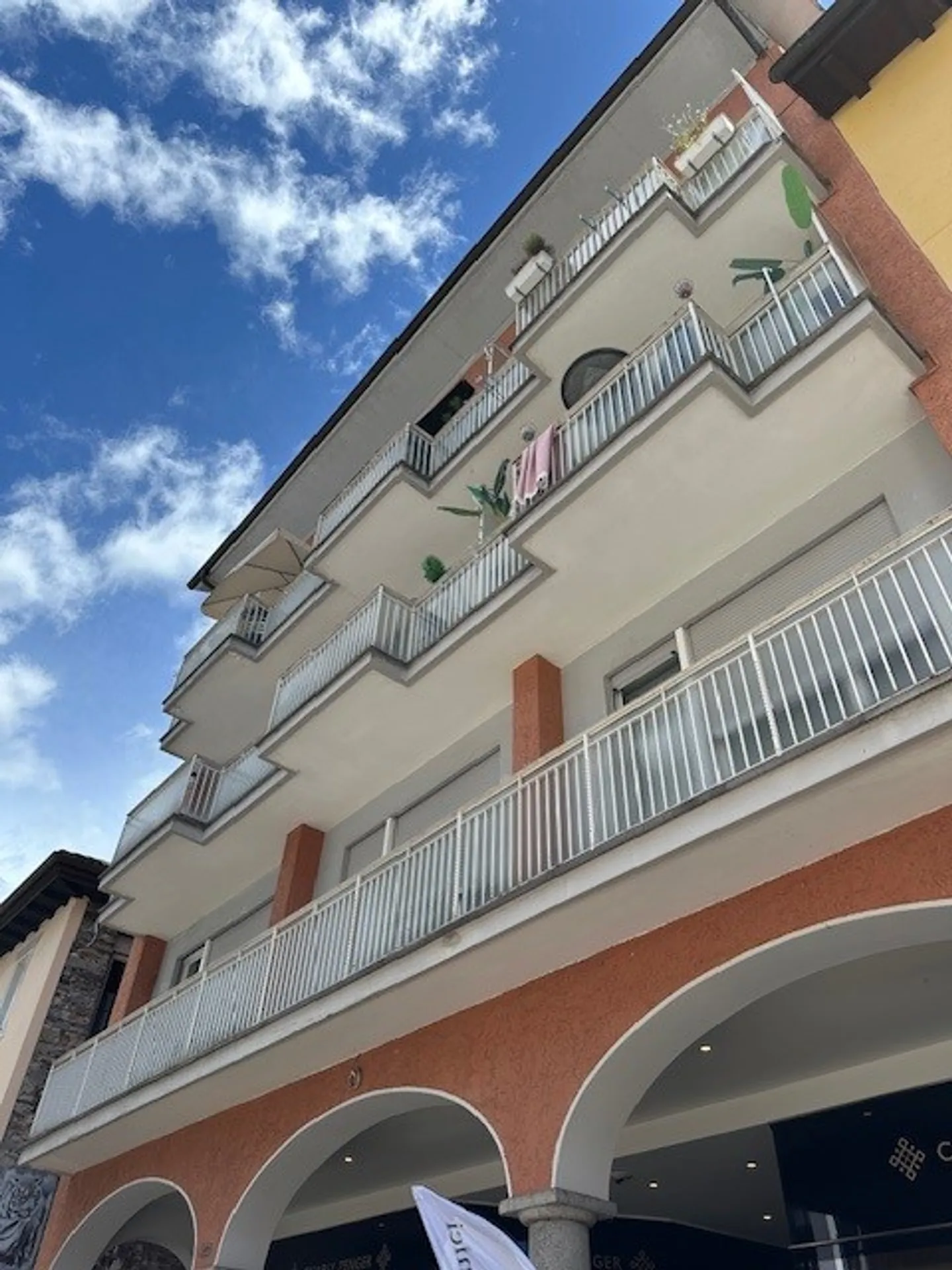 We rent a beautiful apartment in the heart of Ascona - Photo 1 of 8