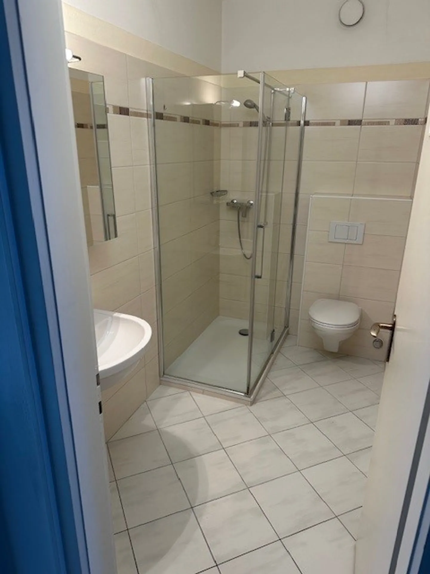 We rent a beautiful apartment in the heart of Ascona - Photo 3 of 8