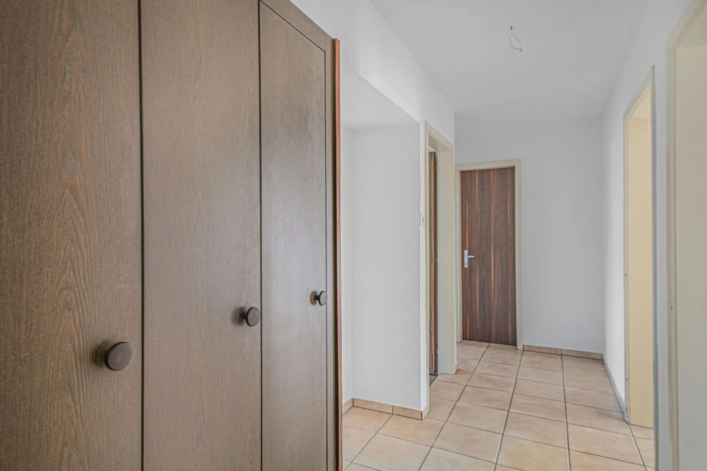 Tavannes, Ertragsgebäude mit 8 Wohnungen, 2 Garagen und 7 Parkplätzen - Foto 7 von 10