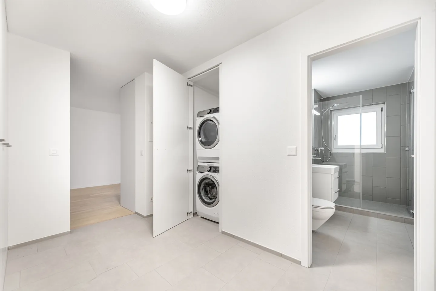 Appartamento moderno con balcone sud - Foto 3 di 8