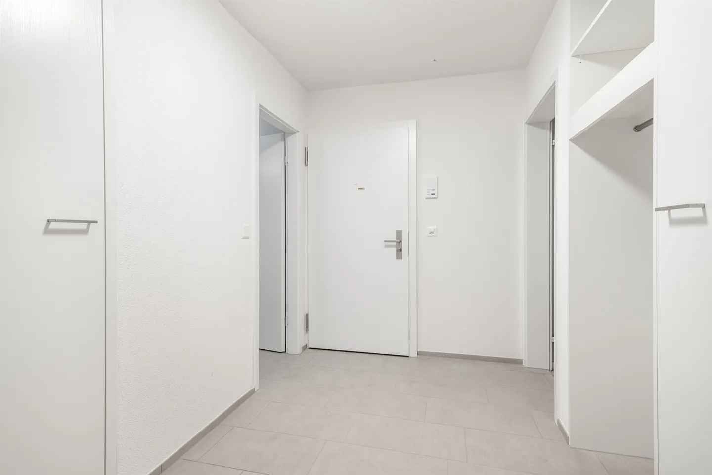 Appartamento moderno con balcone sud - Foto 4 di 8
