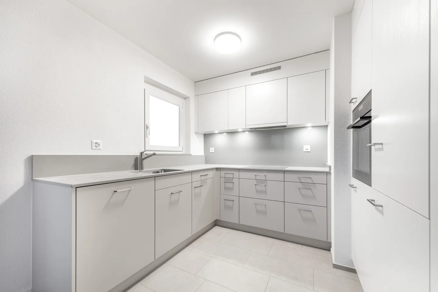 Appartamento moderno con balcone sud - Foto 8 di 8