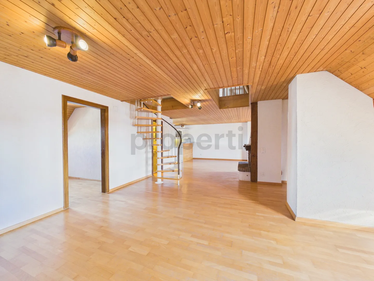 Charming Maisonette Apartment - Photo 8 of 13