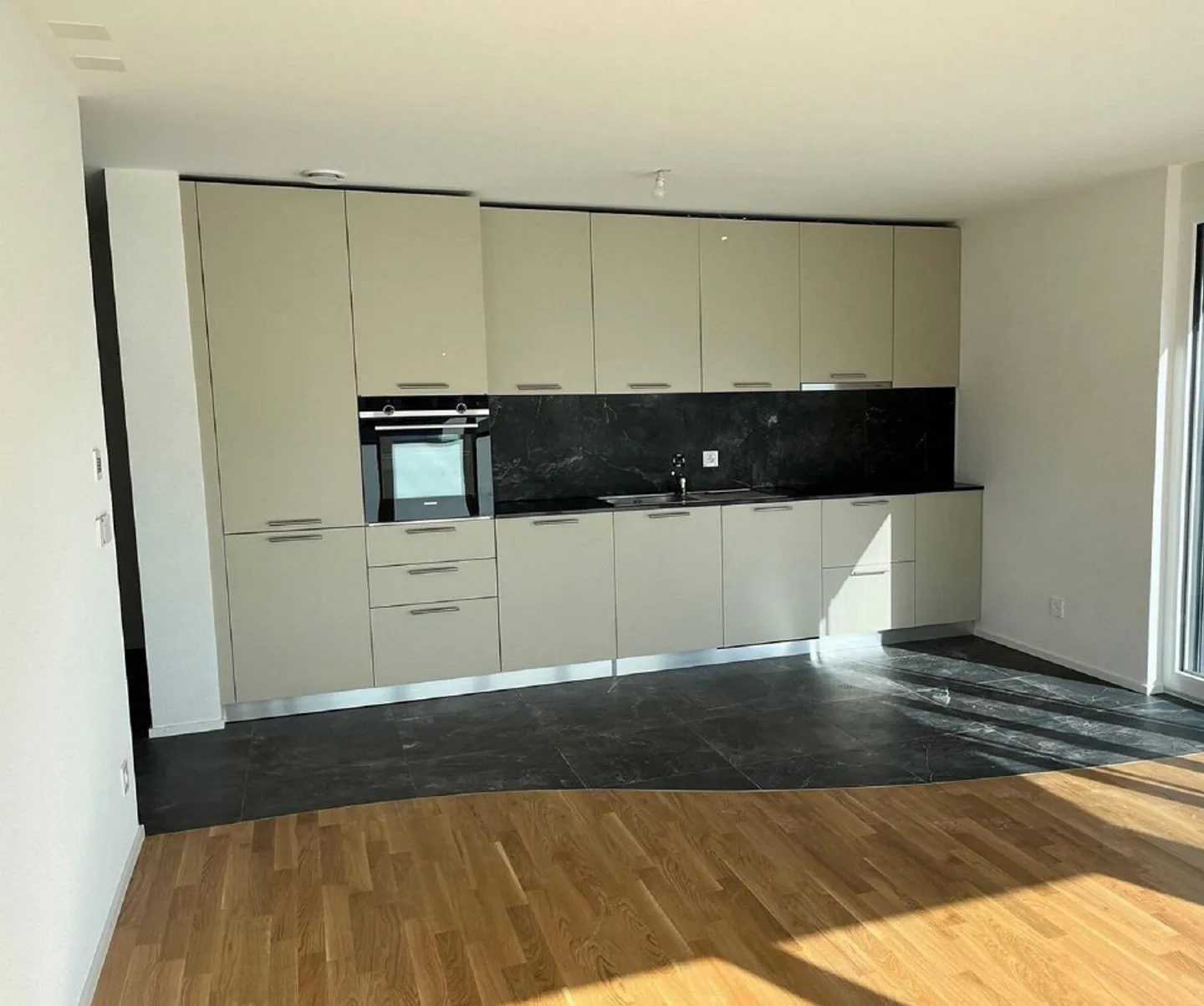 Modern 3-room apartment with balcony in Delémont - Photo 4 of 10