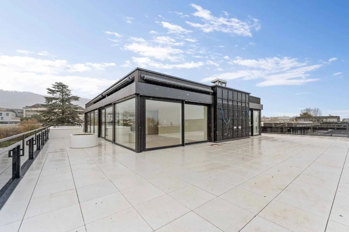 Neues Penthouse mit 5,5 Zimmern und 250 m2 Terrasse - Foto 1 von 11