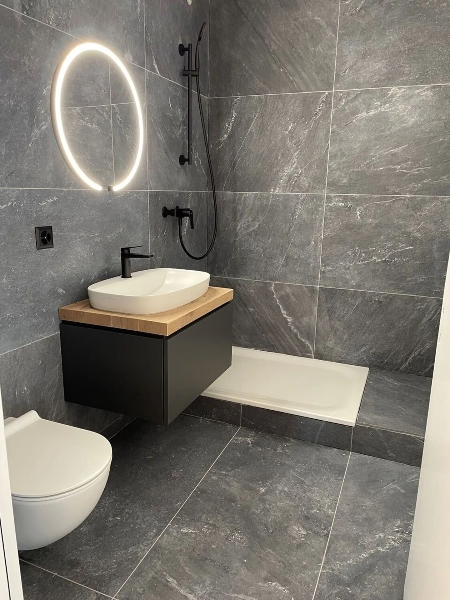 Exclusive 5.5-room apartment - modern living at the highest level - Photo 5 of 9