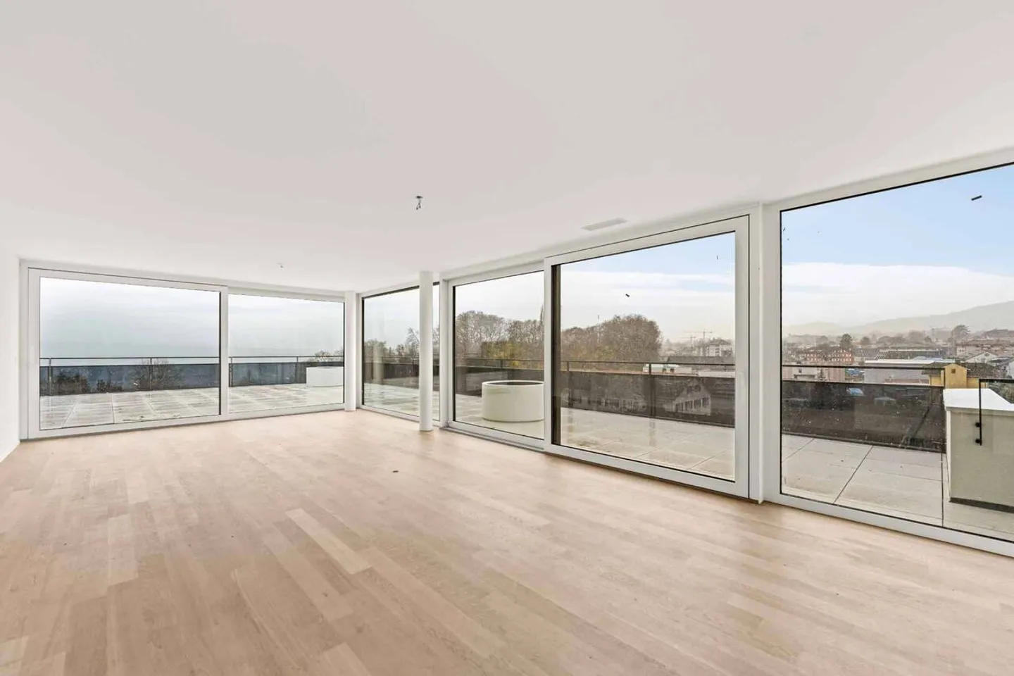 Neues Penthouse mit 5,5 Zimmern und 250 m2 Terrasse - Foto 3 von 11