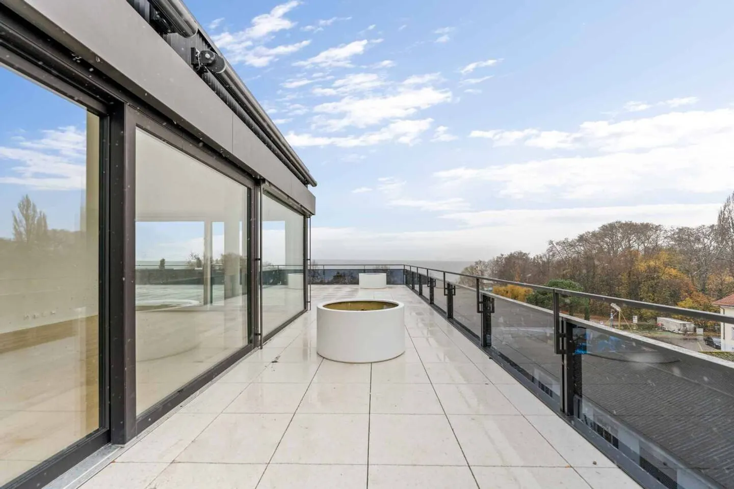 Neues Penthouse mit 5,5 Zimmern und 250 m2 Terrasse - Foto 9 von 11