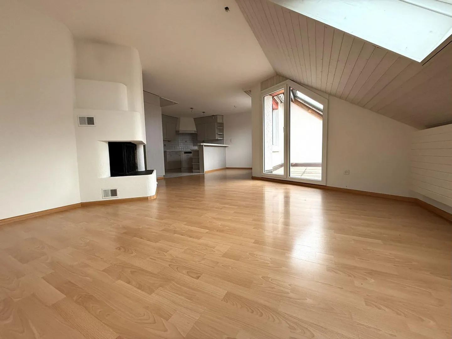 Subtenant - Photo 4 of 9