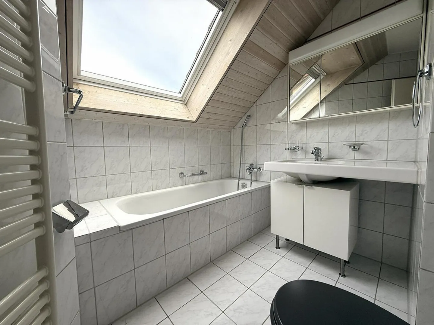 Subtenant - Photo 6 of 9