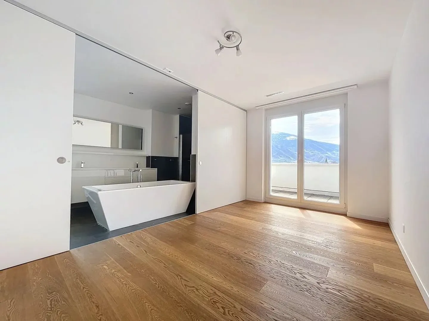 Appartement Attique Étonnant - Photo 5 sur 13