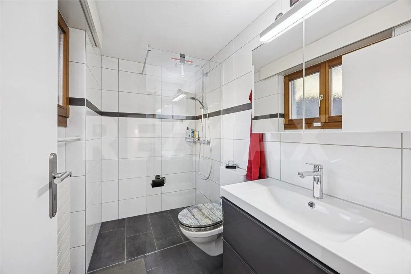 Teilrenoviertes Einfamilienhaus - Foto 6 von 13