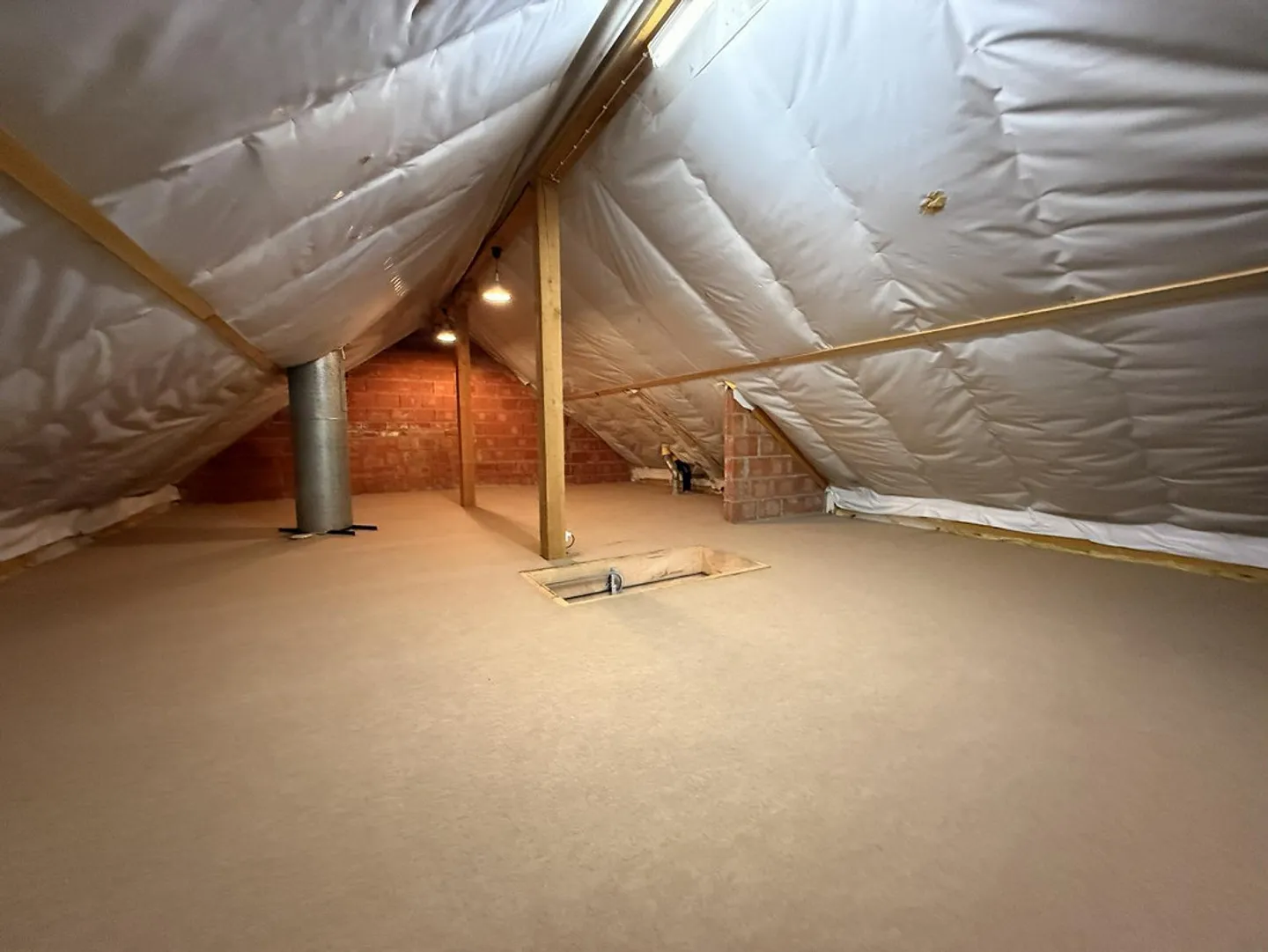 Subtenant - Photo 8 of 9