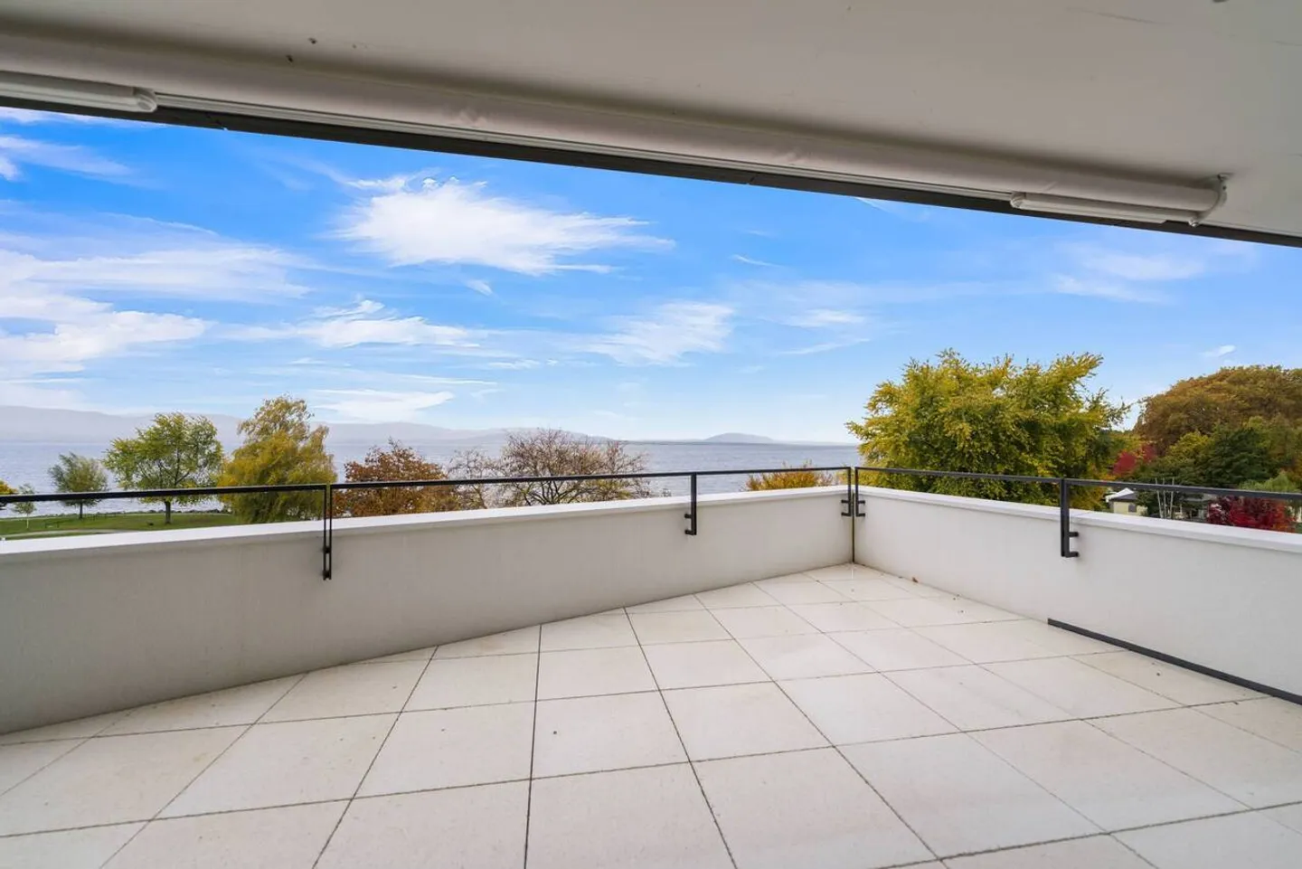 Nur wenige Schritte vom See entfernt! Neue Penthouse-Wohnung mit 2,5 Zimmern - Foto 1 von 10