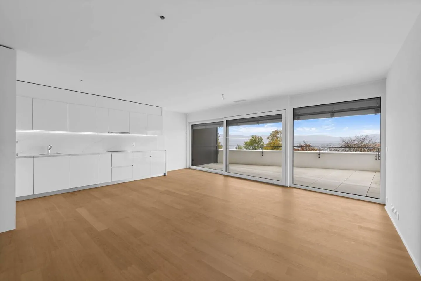 Nur wenige Schritte vom See entfernt! Neue Penthouse-Wohnung mit 2,5 Zimmern - Foto 2 von 10