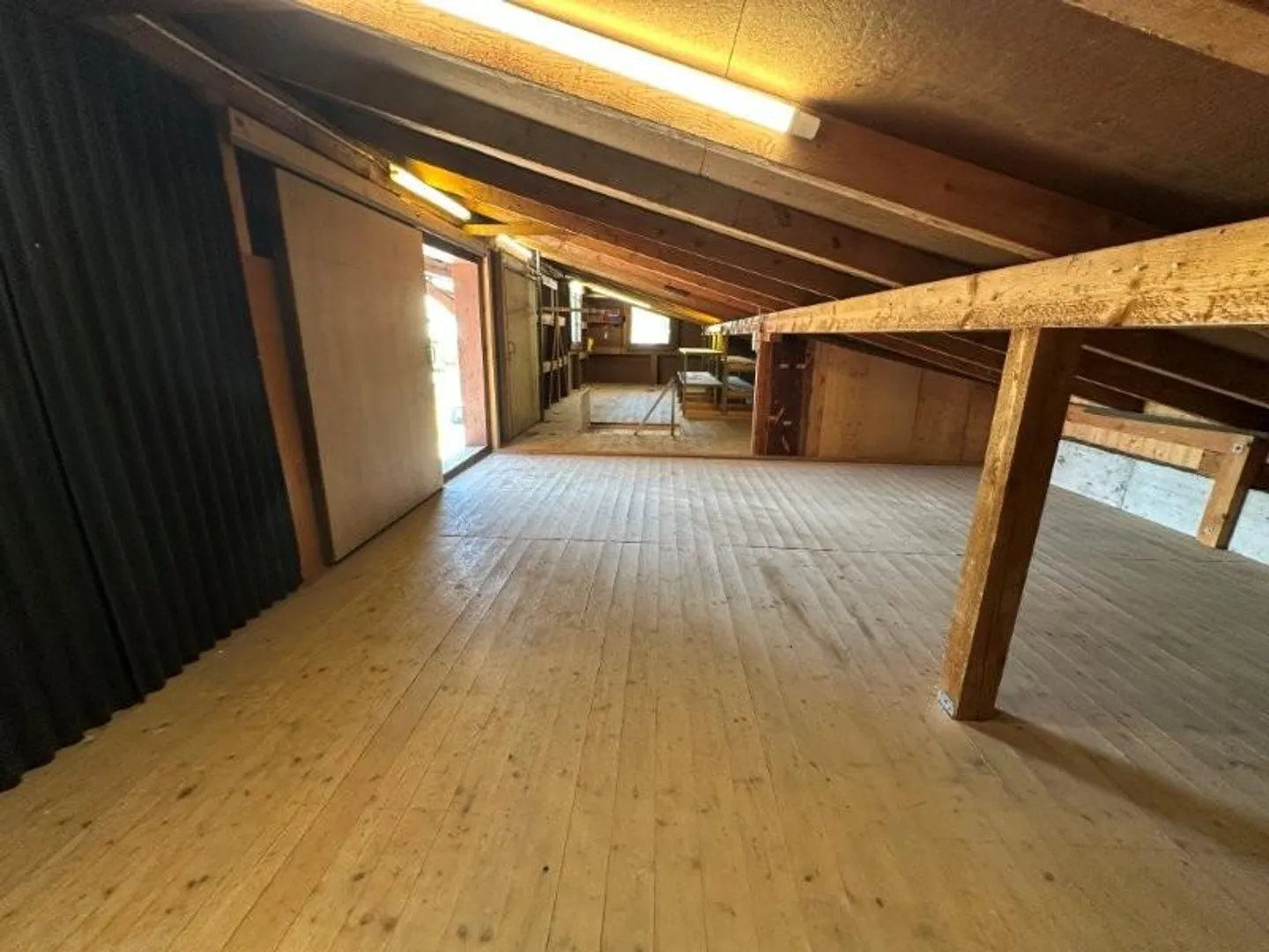 Mischgenutztes Gebäude mieten - Foto 2 von 6