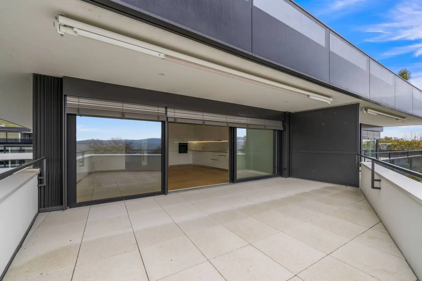 Nur wenige Schritte vom See entfernt! Neue Penthouse-Wohnung mit 2,5 Zimmern - Foto 5 von 10