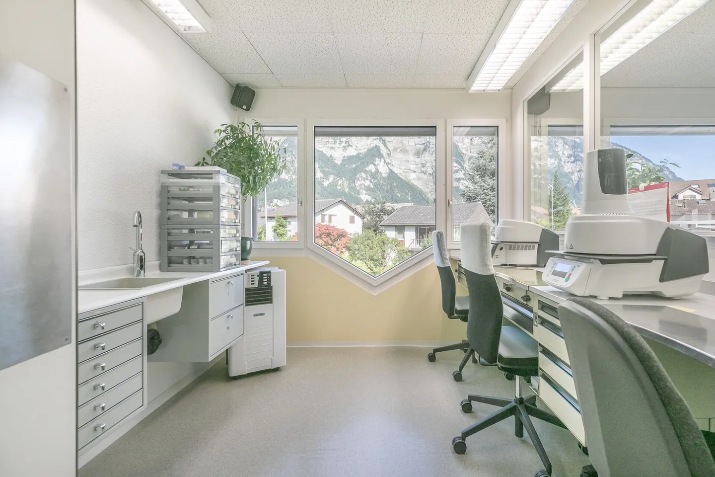 Commercial Property with Studio Apartment - Photo 7 of 13