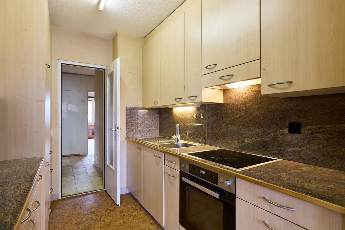 4.5-room apartment in a quiet location with parking space - Photo 5 of 9