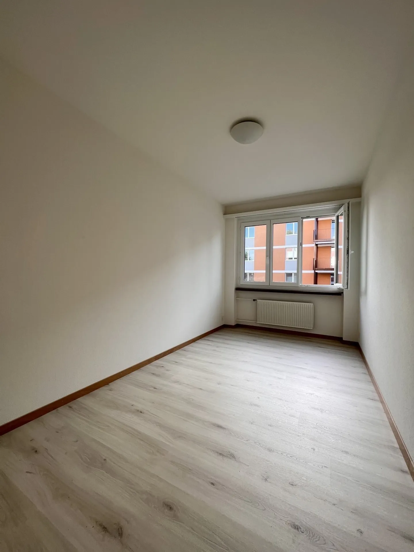 Helle und gemütliche Wohnung in ruhigem Quartier - Photo 3 of 9