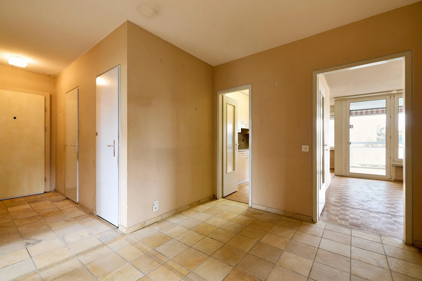 4.5-room apartment in a quiet location with parking space - Photo 2 of 9