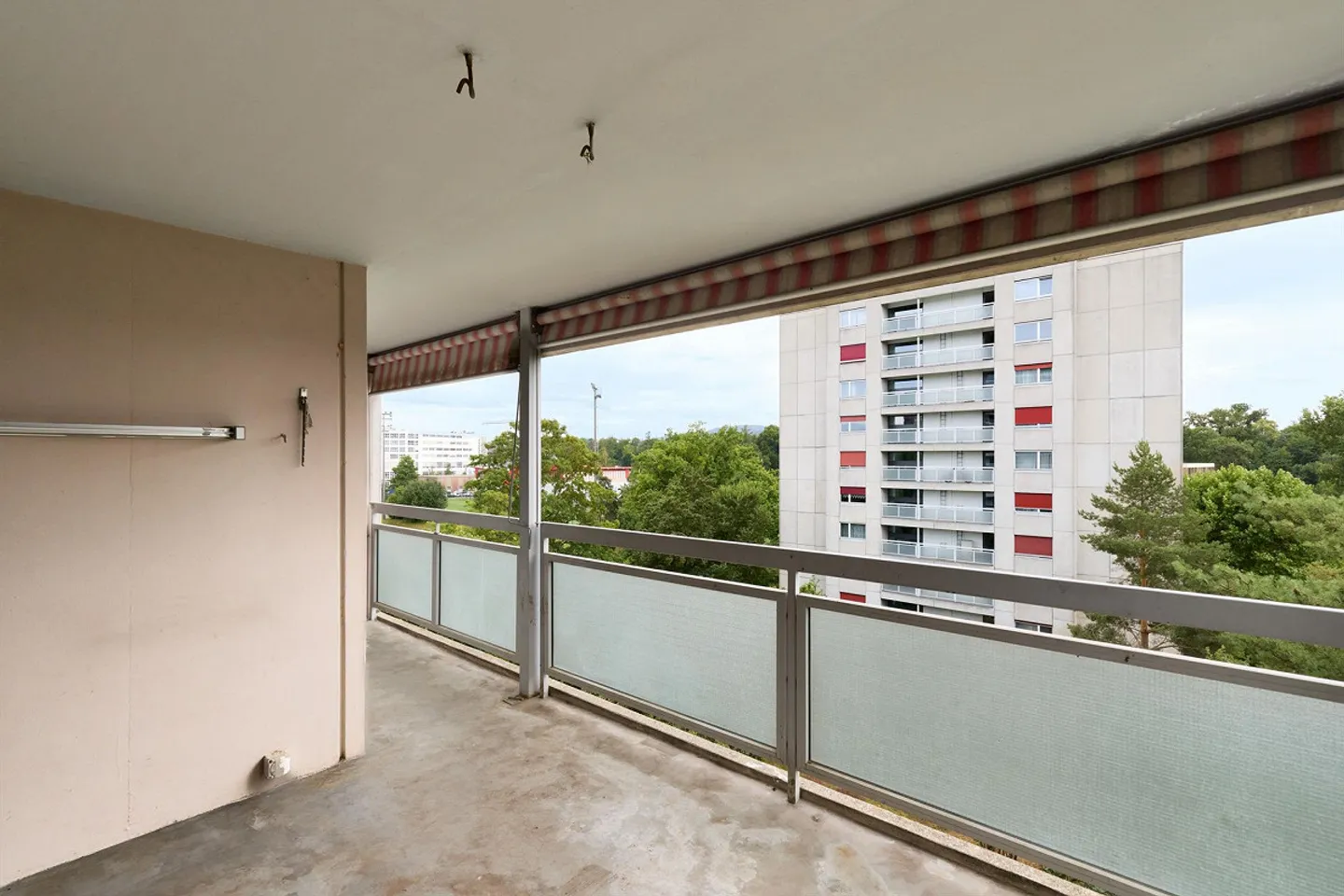 4.5-room apartment in a quiet location with parking space - Photo 6 of 9