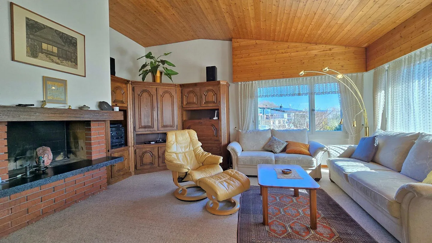 Corner House with Large Garden and Lots of Potential in Prime Residential Area - Photo 7 of 17