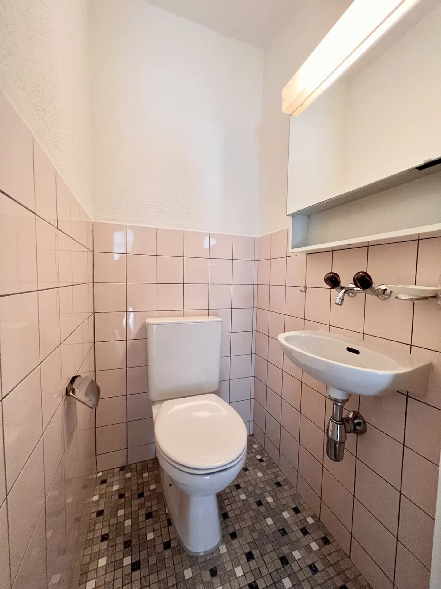 Helle und gemütliche Wohnung in ruhigem Quartier - Photo 8 of 9