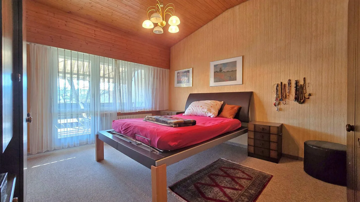 Corner House with Large Garden and Lots of Potential in Prime Residential Area - Photo 11 of 17