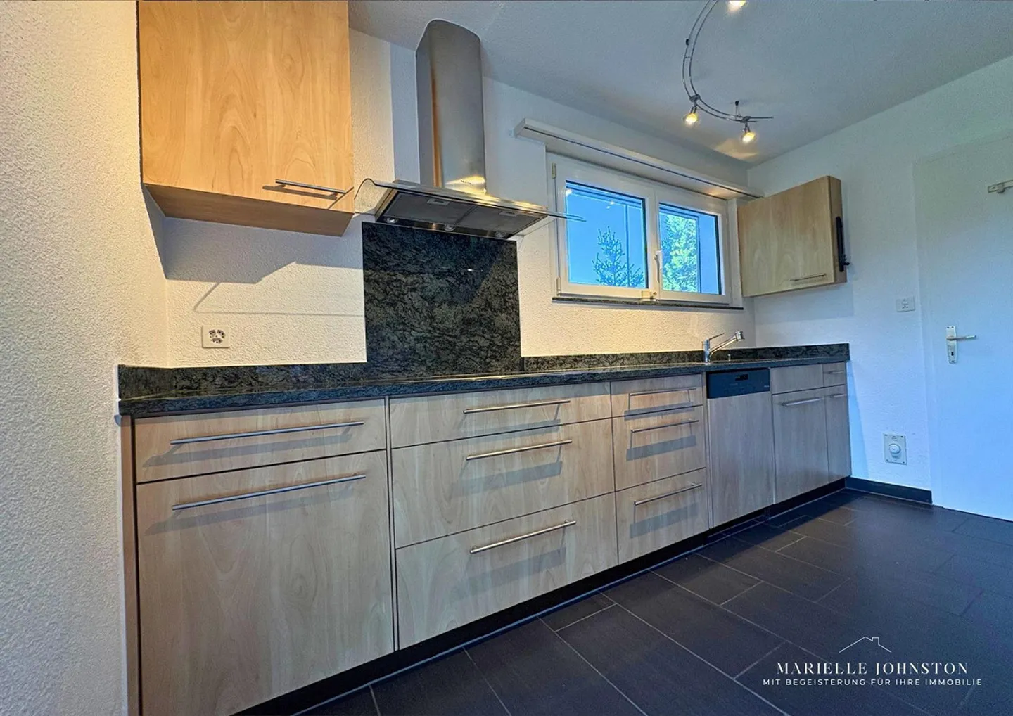 4.5-room single-family house with beautiful garden in Biel-Benken - Photo 7 of 17