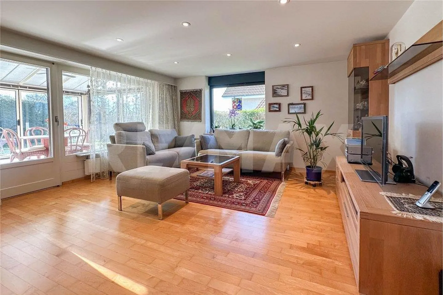 Detached single-family house with indoor pool and sauna - Photo 2 of 13