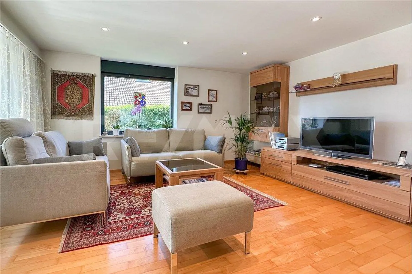 Detached single-family house with indoor pool and sauna - Photo 3 of 13