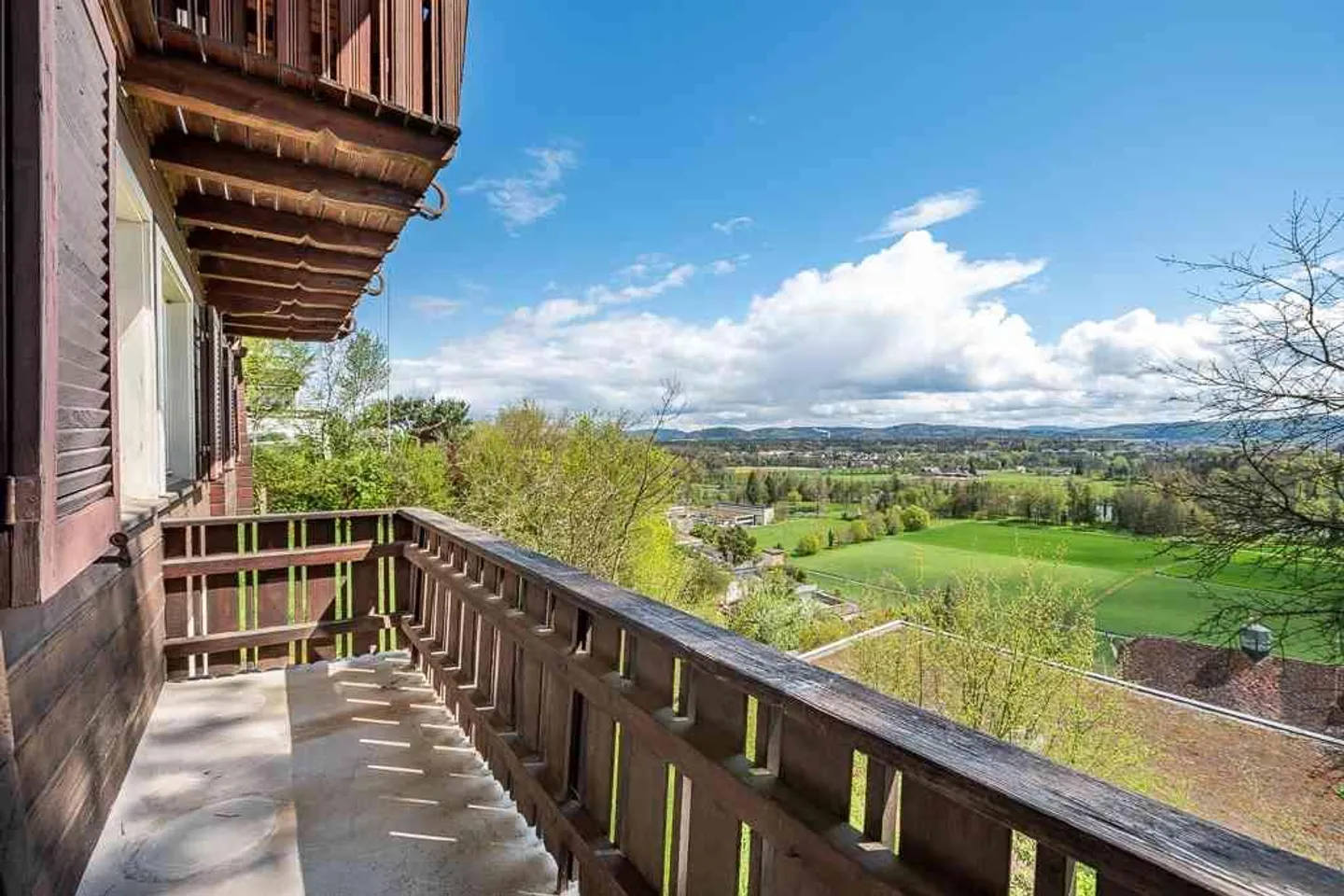 Cercasi inquilino – Casa unifamiliare di 5,5 stanze con grande giardino naturale - Foto 2 di 6