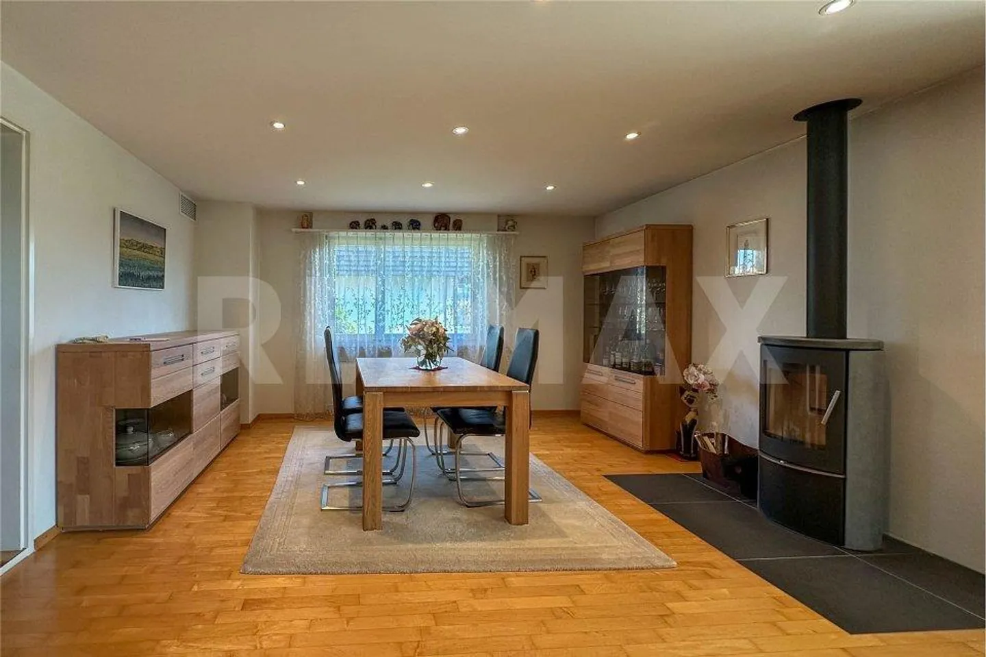 Detached single-family house with indoor pool and sauna - Photo 4 of 13