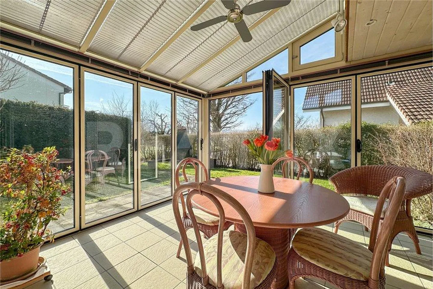 Detached single-family house with indoor pool and sauna - Photo 7 of 13